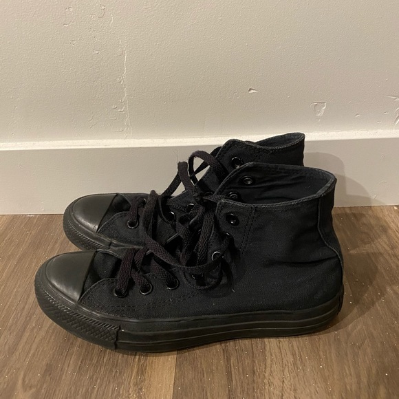 converse solid black